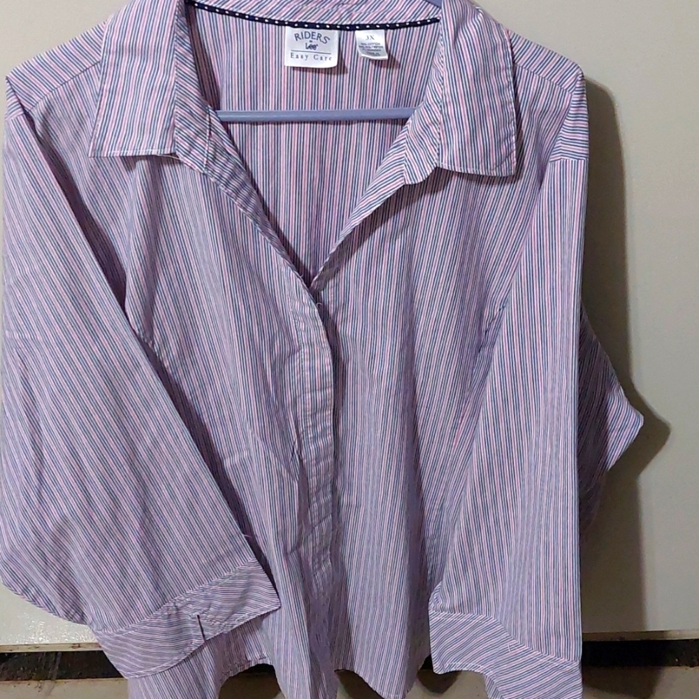 Levi button down shirt. Wore maybe 2x. Great condition.